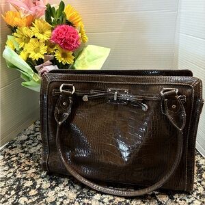 LIZ CLAIBORNE BROWN PATENT FAUX CROC TOTE